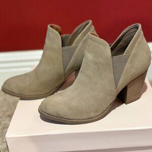 Citiclassified - Tan booties